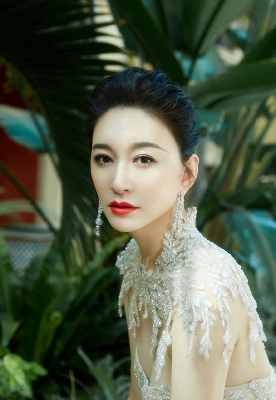 当年,孙东海将前女友李小冉堵在停车场,拿出病毒针头抵在她的喉咙怒吼