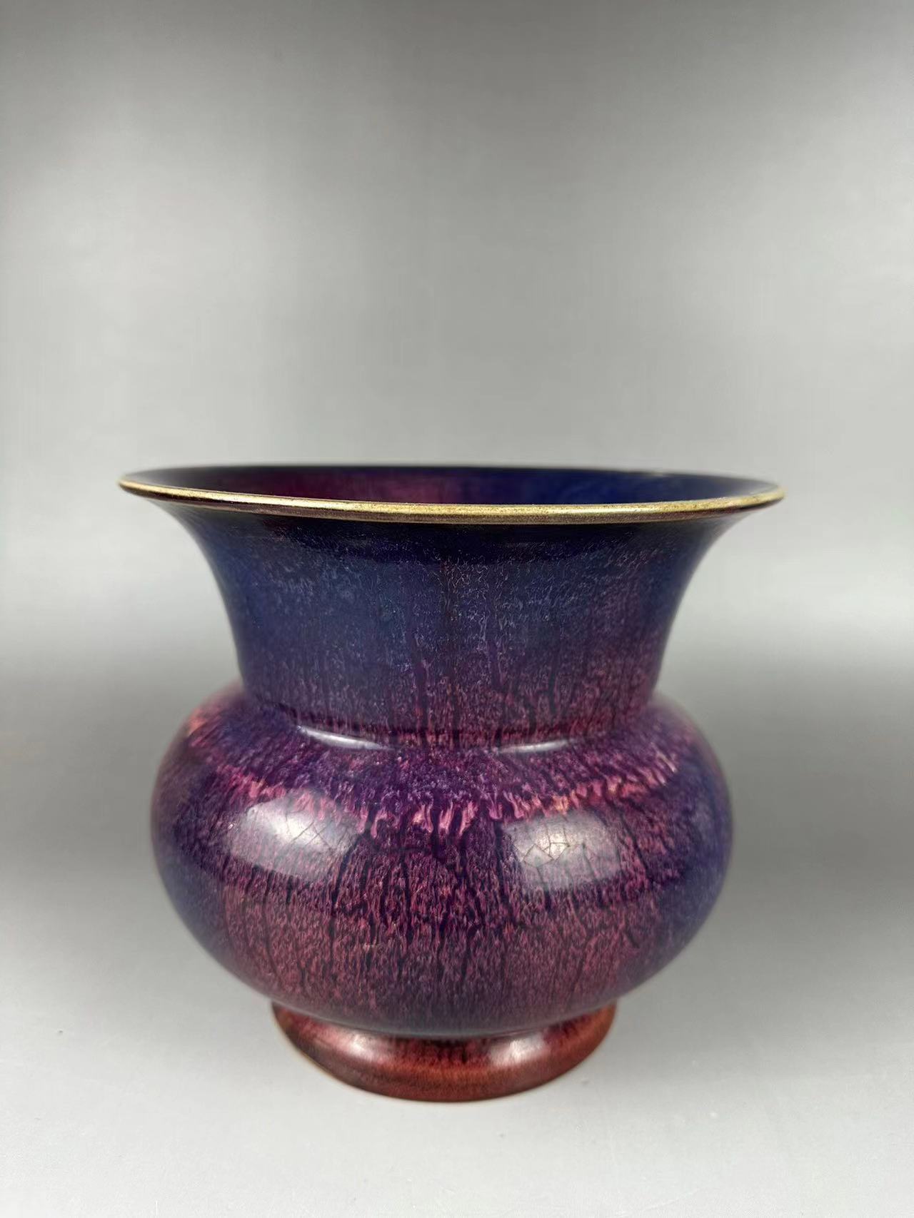 宋钧窑玫瑰紫釉渣斗式花盆