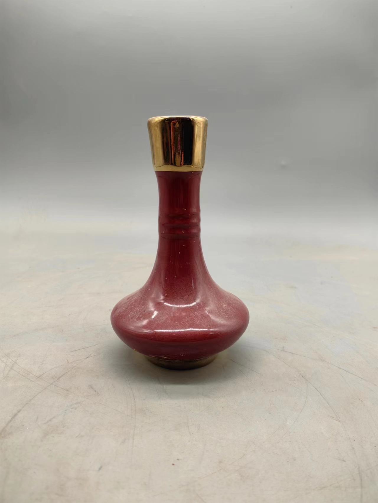 旧藏宋代红釉描金挬荠瓶