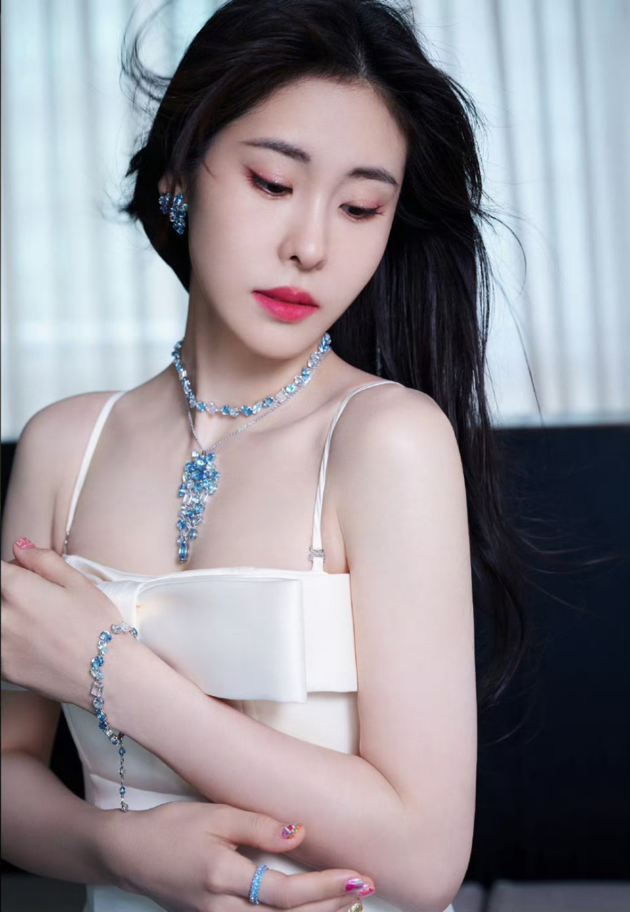 张碧晨的身材和颜值都相当出色.