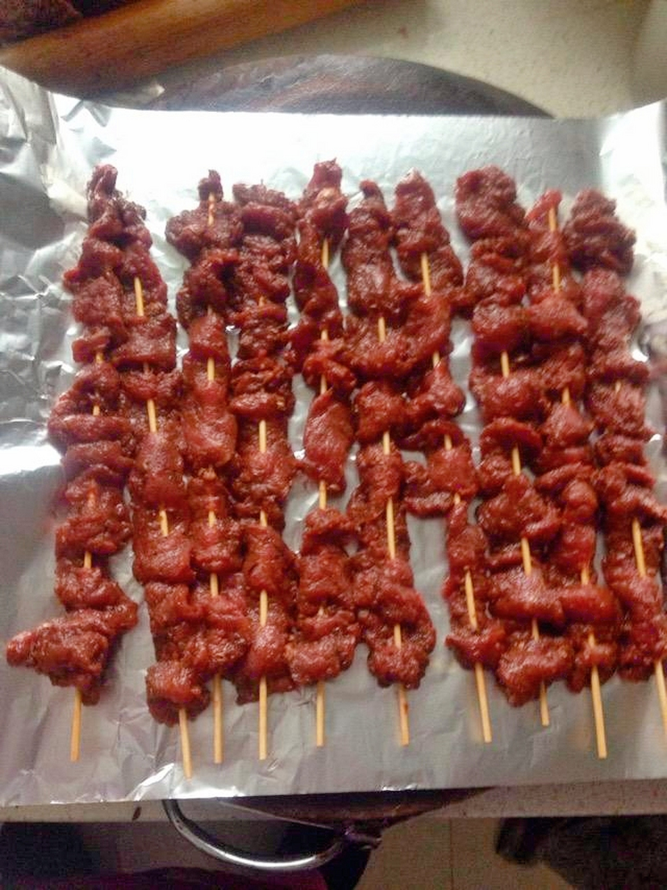 牛梅肉是牛肉中最嫩的部分,下面分享"牛梅条肉串"的做法.