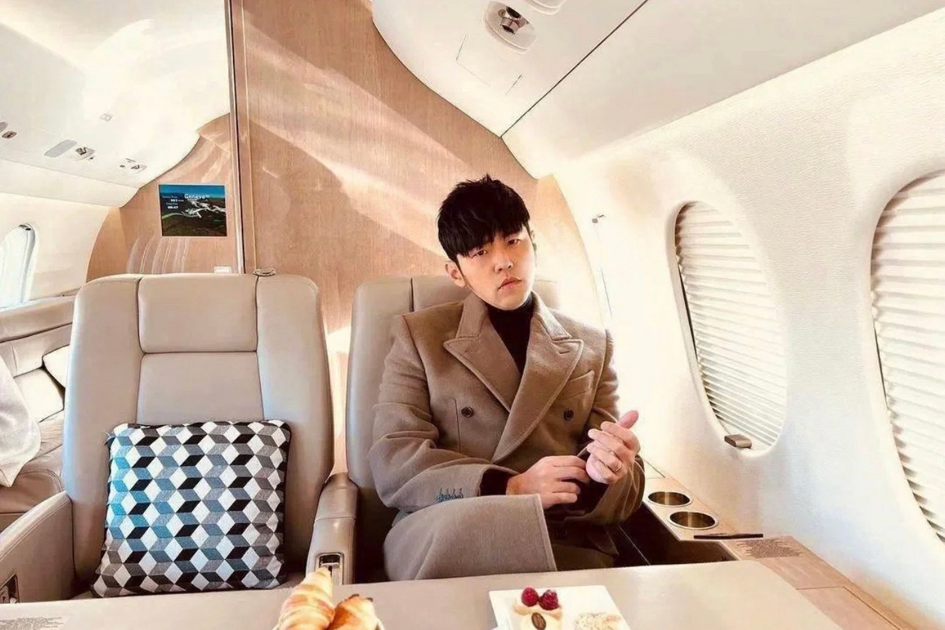 周杰伦的私人飞机,成功男人的标配吧!