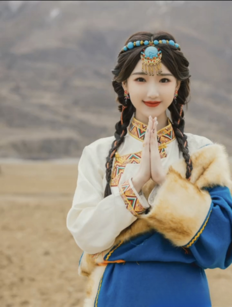 毛晓彤的藏族服饰造型好美呀!好甜美的笑容,好可爱!