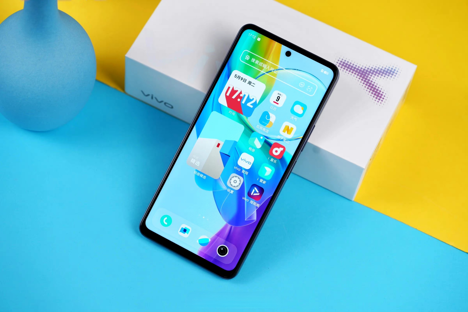 昨日 vivo 发布了千元新机——y78 5g  机身设计采用磨砂质感直边中框