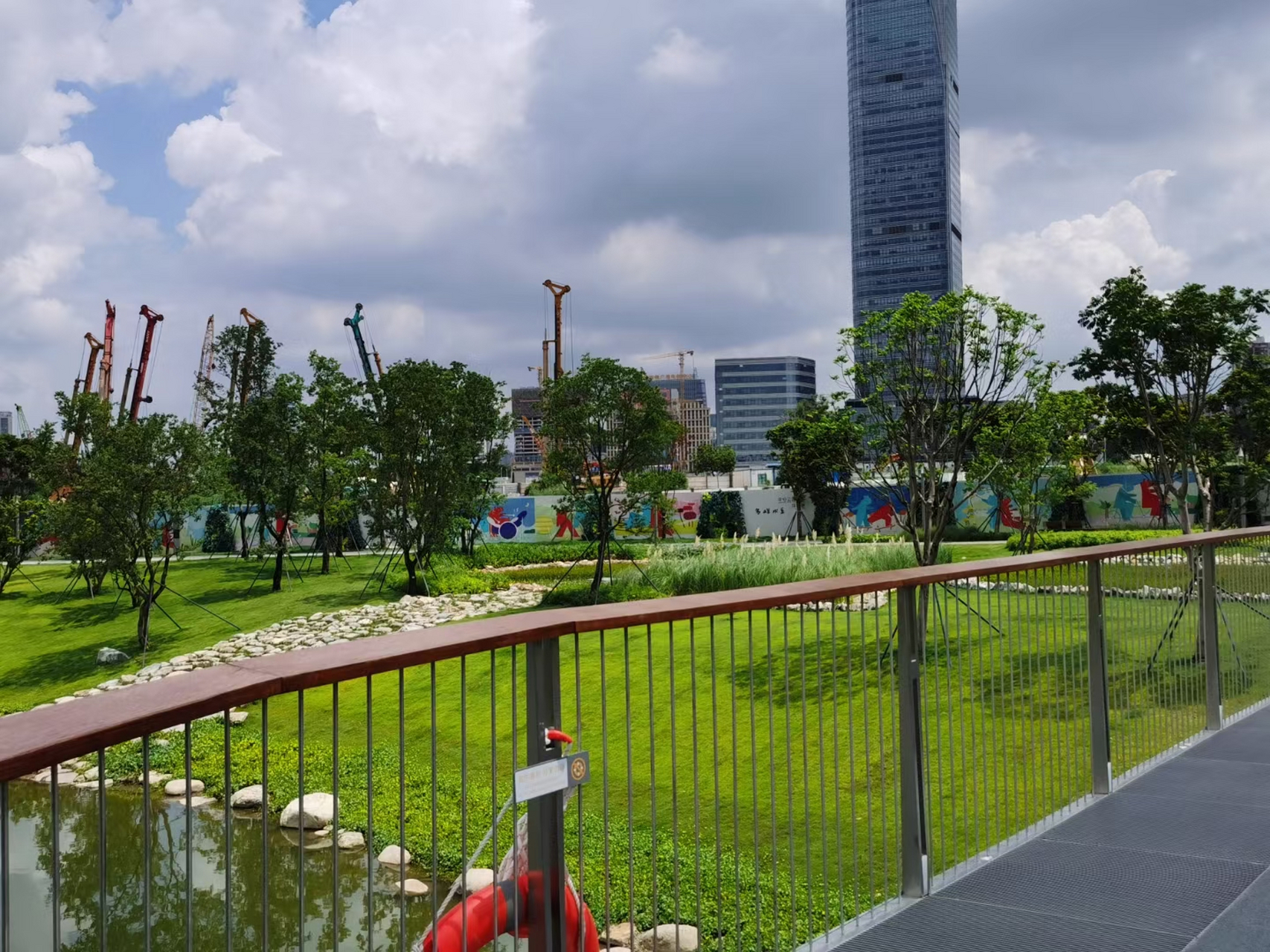 东莞西平的中心公园告诉你我  近日,发现东莞巿西平的中心公园挺大的