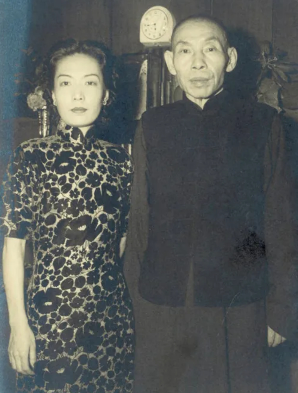 1934年,深夜,孟小冬和闺蜜姚玉兰同床而睡.