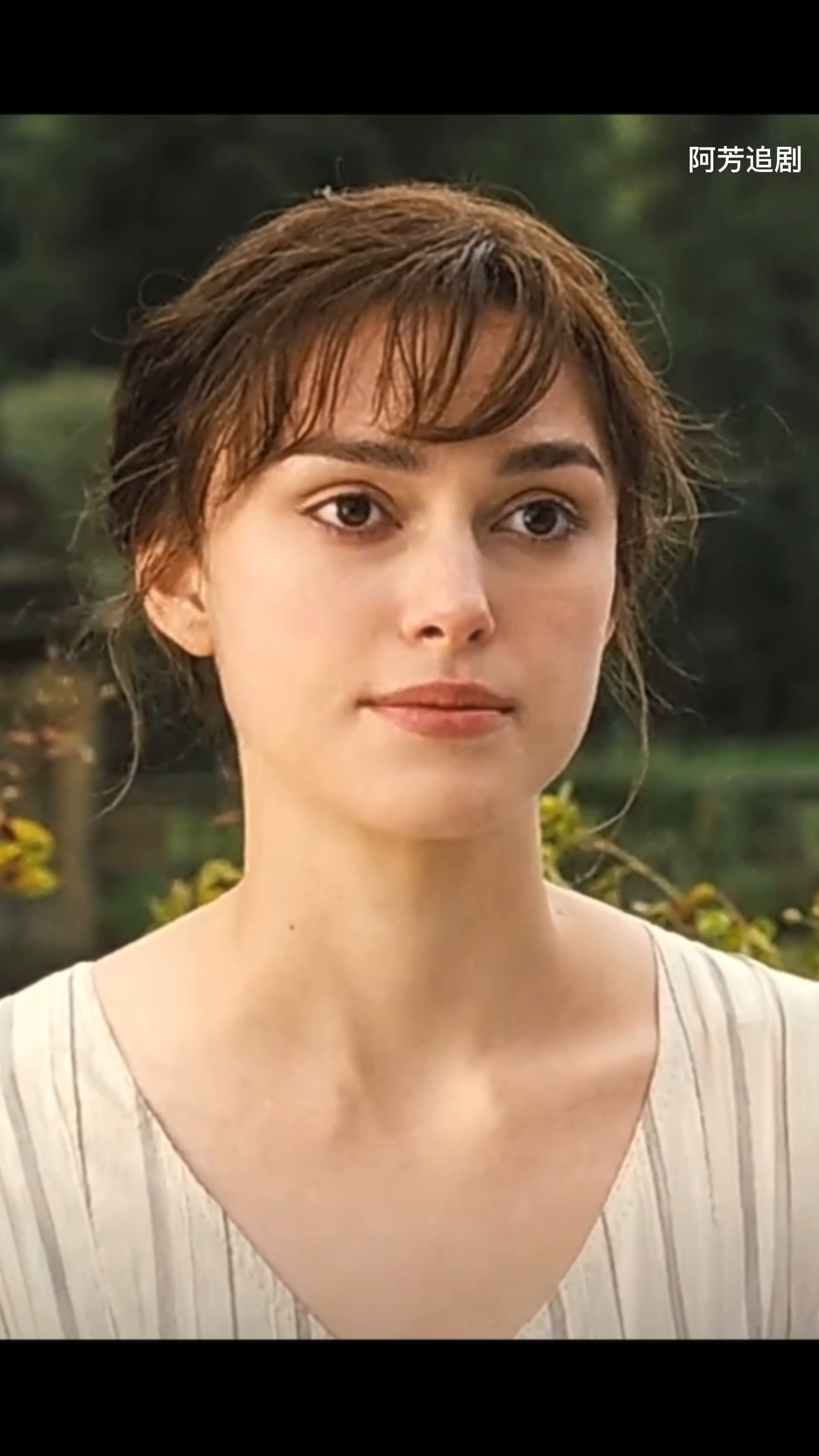 被严词拒绝但有一丝希望,达西依然满眼情深坚定走向女孩 傲慢与偏见