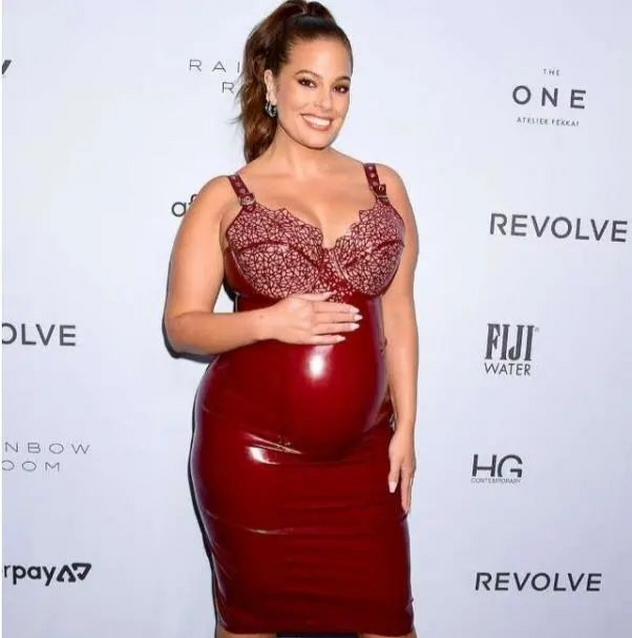 阿什利是一个名副其实的健身达人美国大码模特