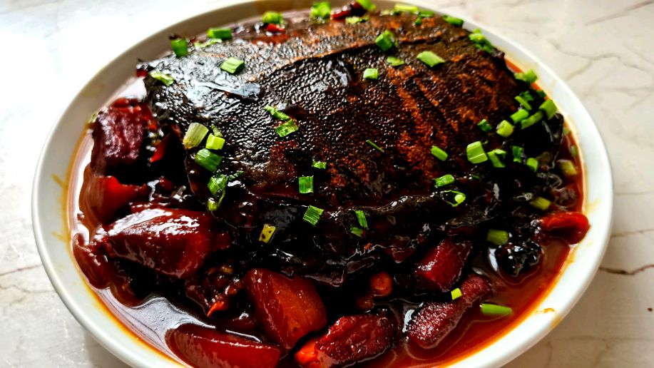 五花肉烧甲鱼,做好2点肉质软糯,入口即化