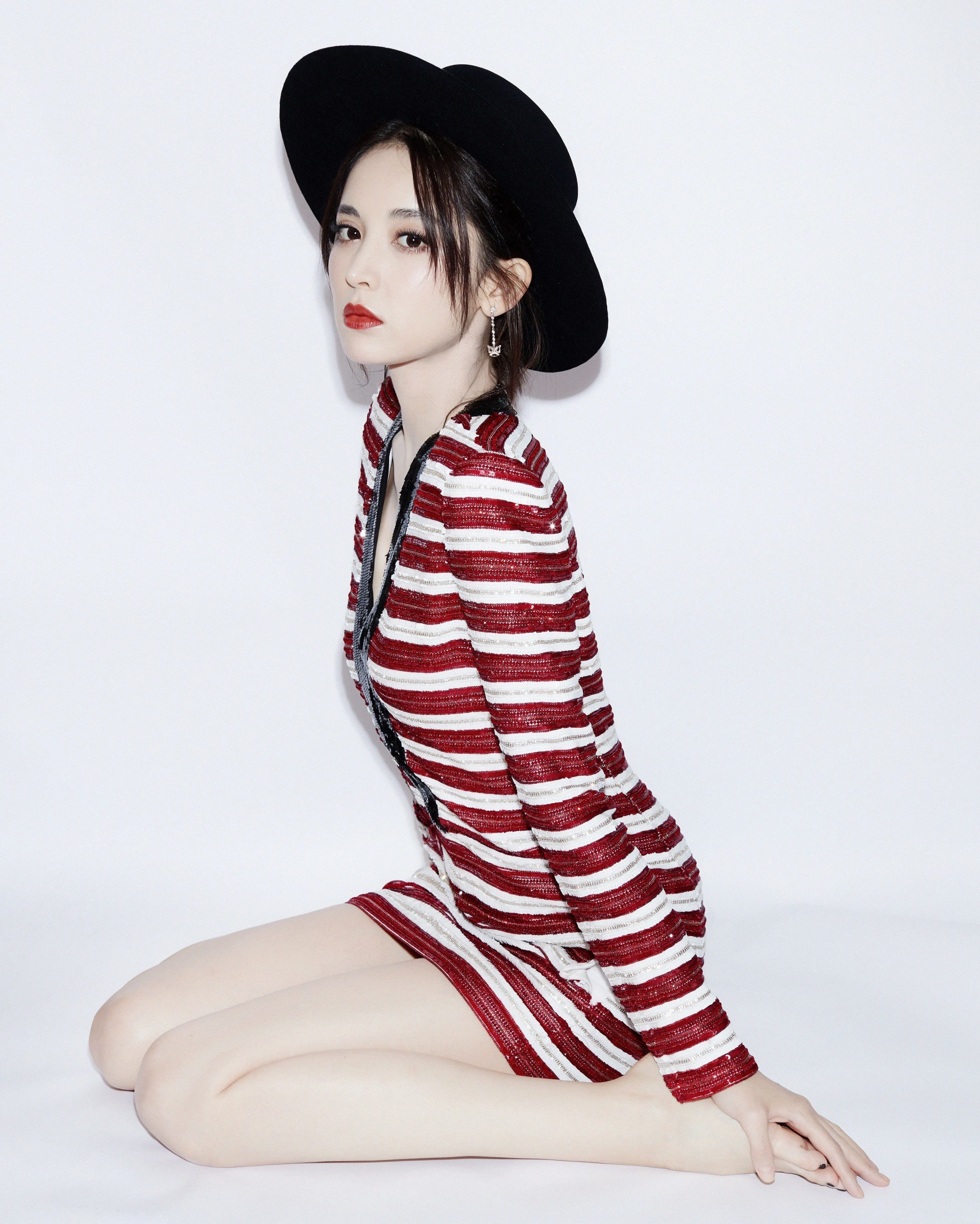 明星古力娜扎黑帽写真,真漂亮!