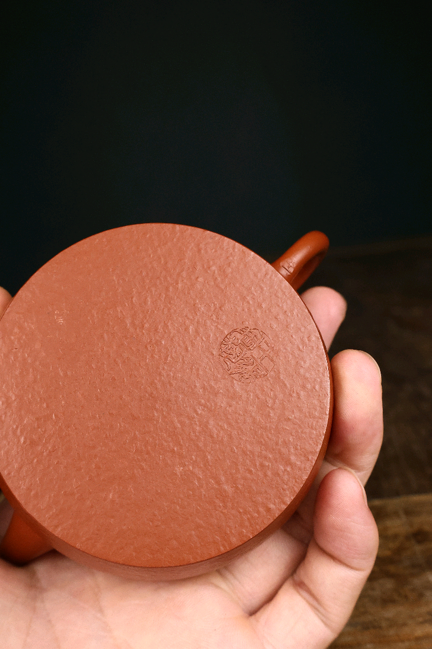 制壶名家惠孟臣,惠逸公,张君德,陆思亭,被茶客们称为"朱泥四大高手"