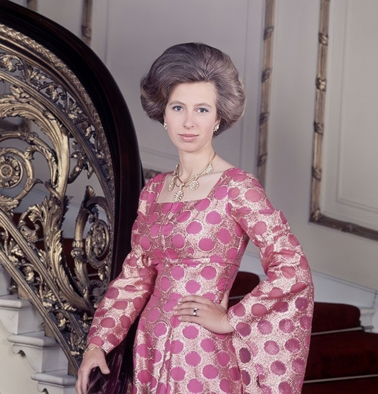 年轻时候的安妮公主,除了嘴有点凸,也是长了一张美颜.