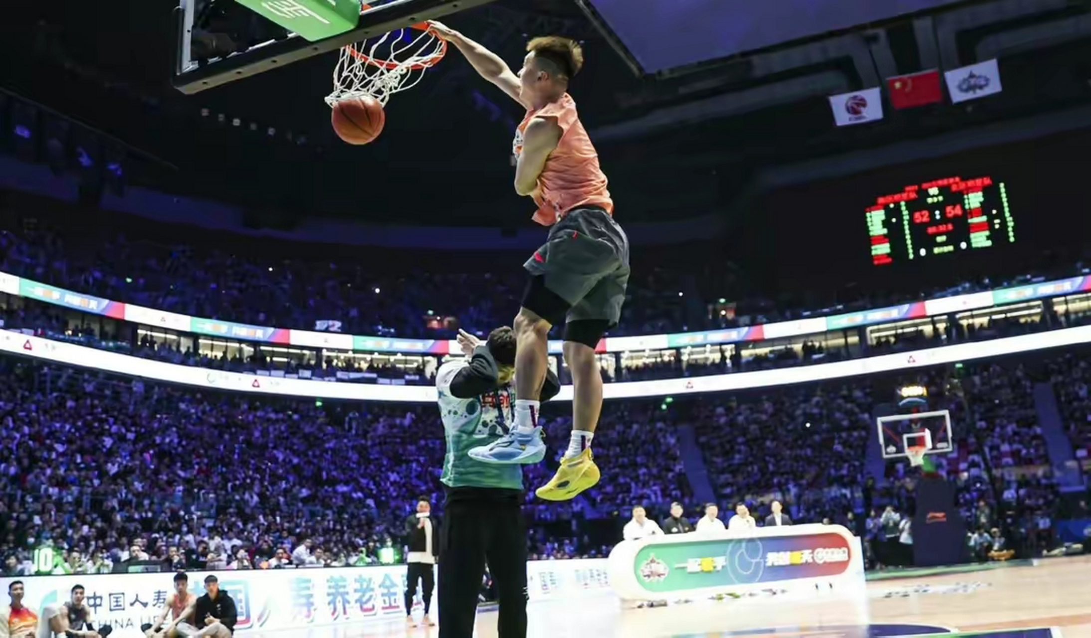 cba全明星扣篮大赛:大学生杨浩满分100分 战胜曾凡博张镇麟夺冠  北京