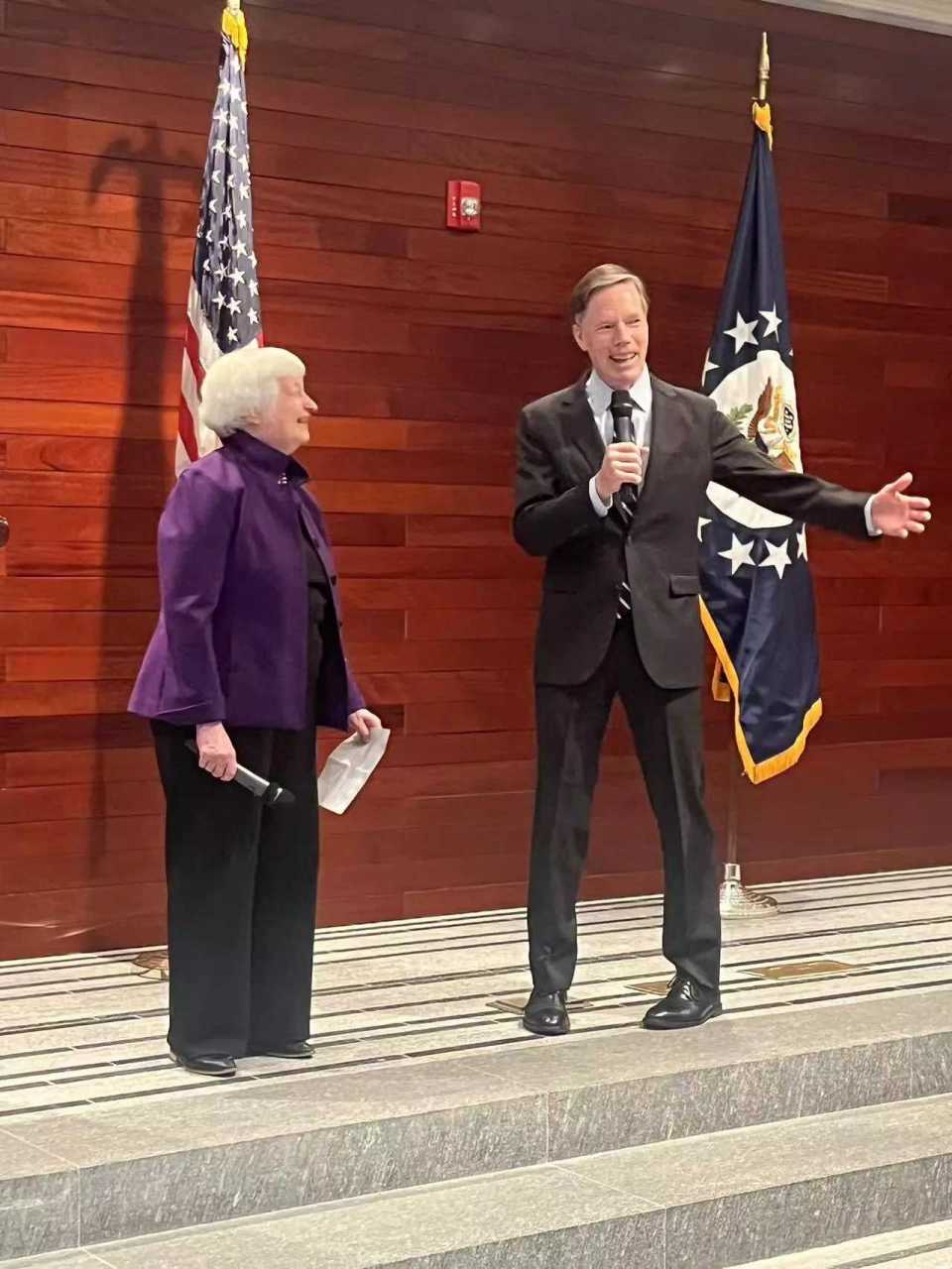 美国驻华大使伯恩斯今天(7月9号)发文说:"非常感谢耶伦财长,在您非常