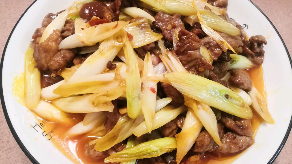 大葱炒肉的家常做法,这样炒肉质嫩滑又不粘锅,都是干货分享