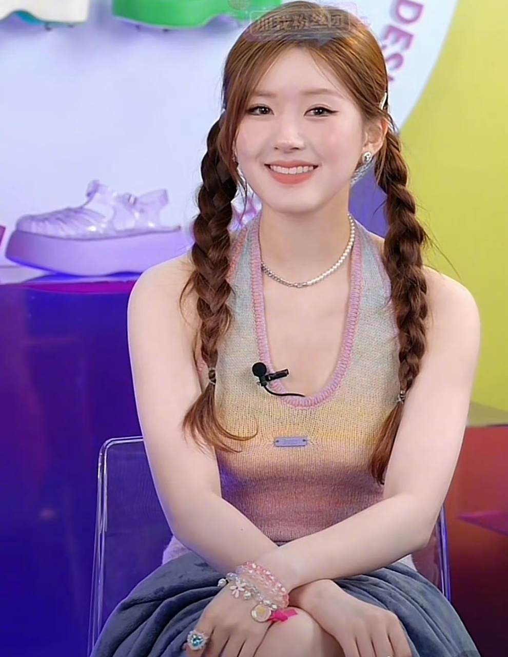 脸怎么肿了,贴头皮的麻花辫也是一大败笔,造型师咋想的#明星