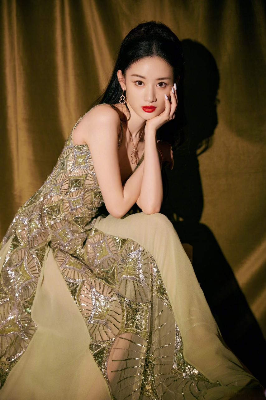 郭晓婷长得好看,身材还很好,虽然她很少拍这种照片,但是真的好好看!