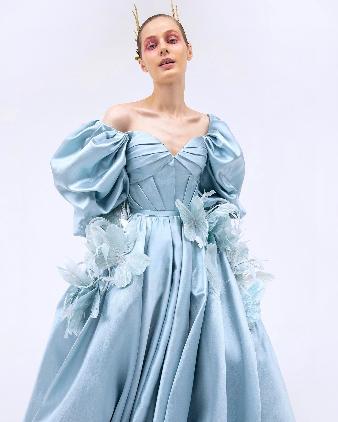sara mrad"宇宙女神"高定礼服:薄纱褶皱精美绝伦,把梦穿身上
