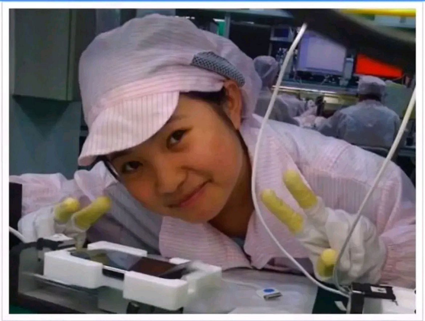 还记得2008年深圳富士康"拍照事件"吗? 就是这个女孩.