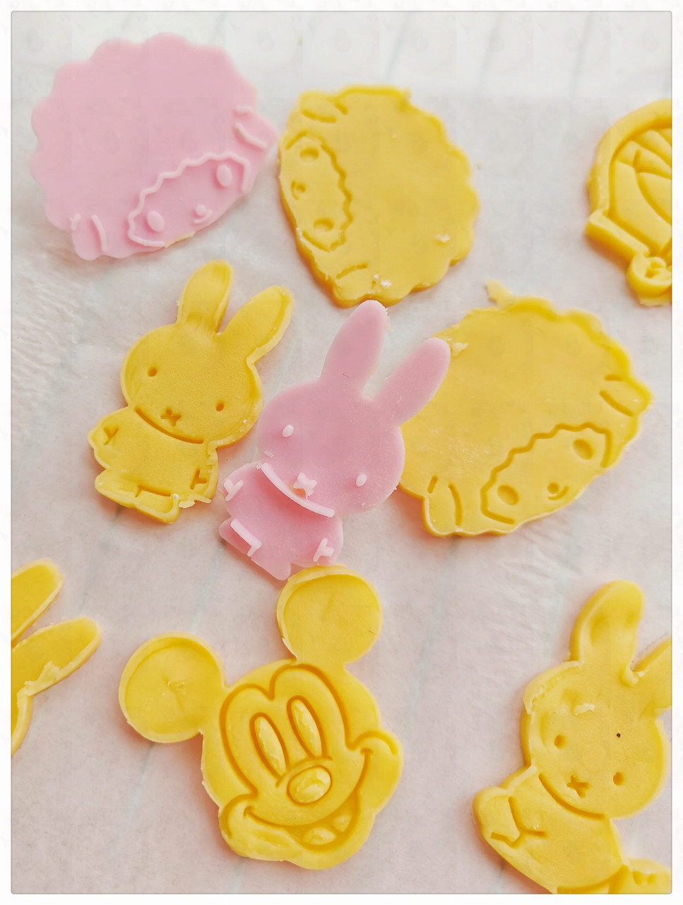 宝宝黄油小饼干|超简单酥脆好吃  小孩子们需要控制甜食的摄入量,今天