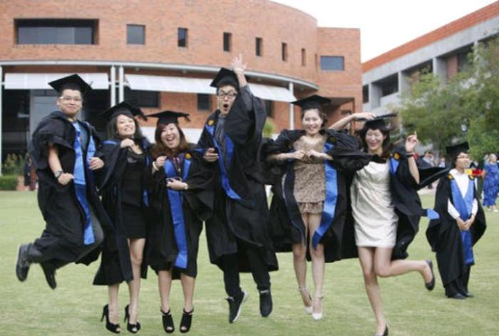 中国女留学生柳乾,在加拿大深造一年后,却被发现死在寝室