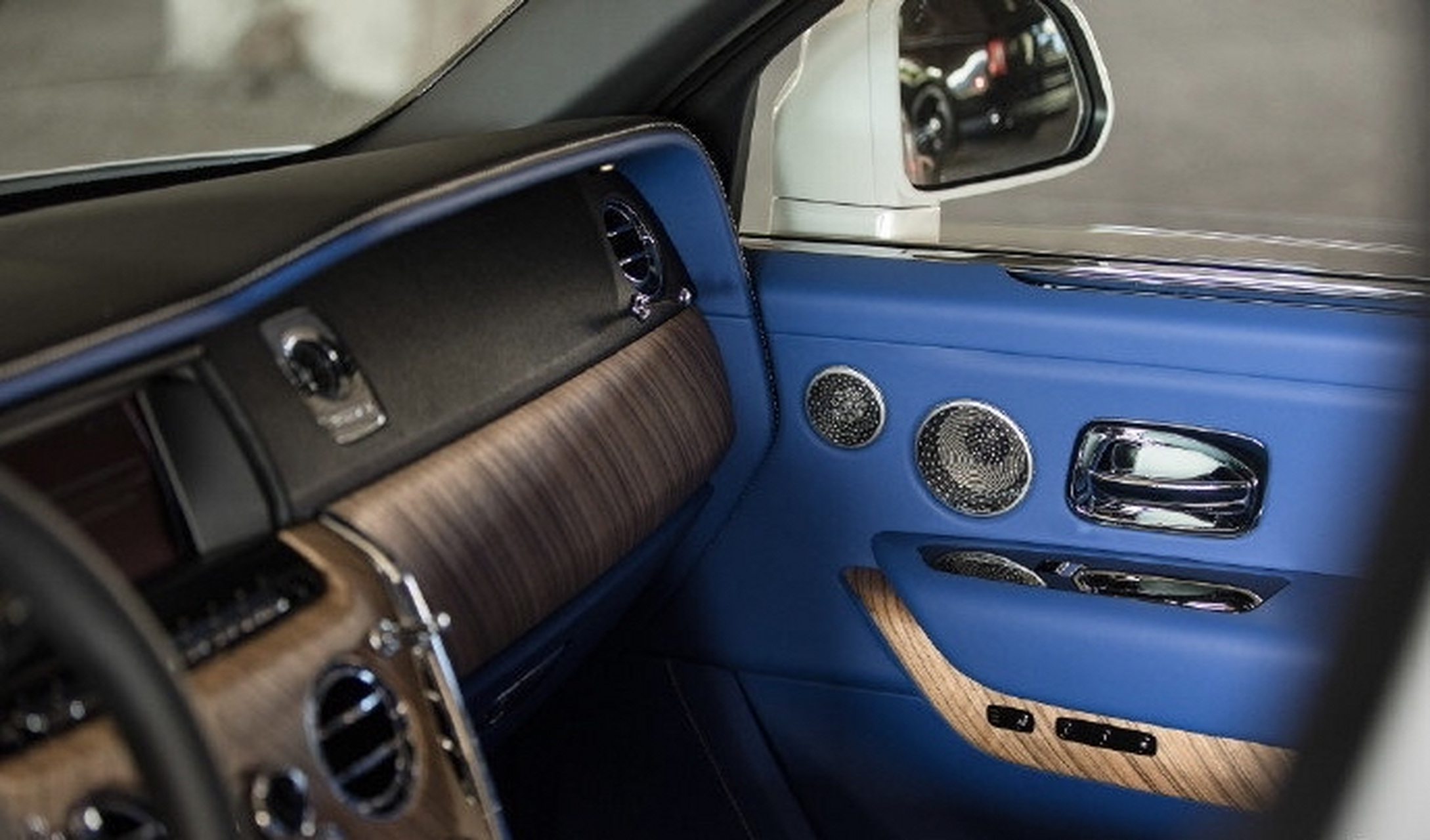 rolls-royce cullinan 霸气十足,这内饰绝了!