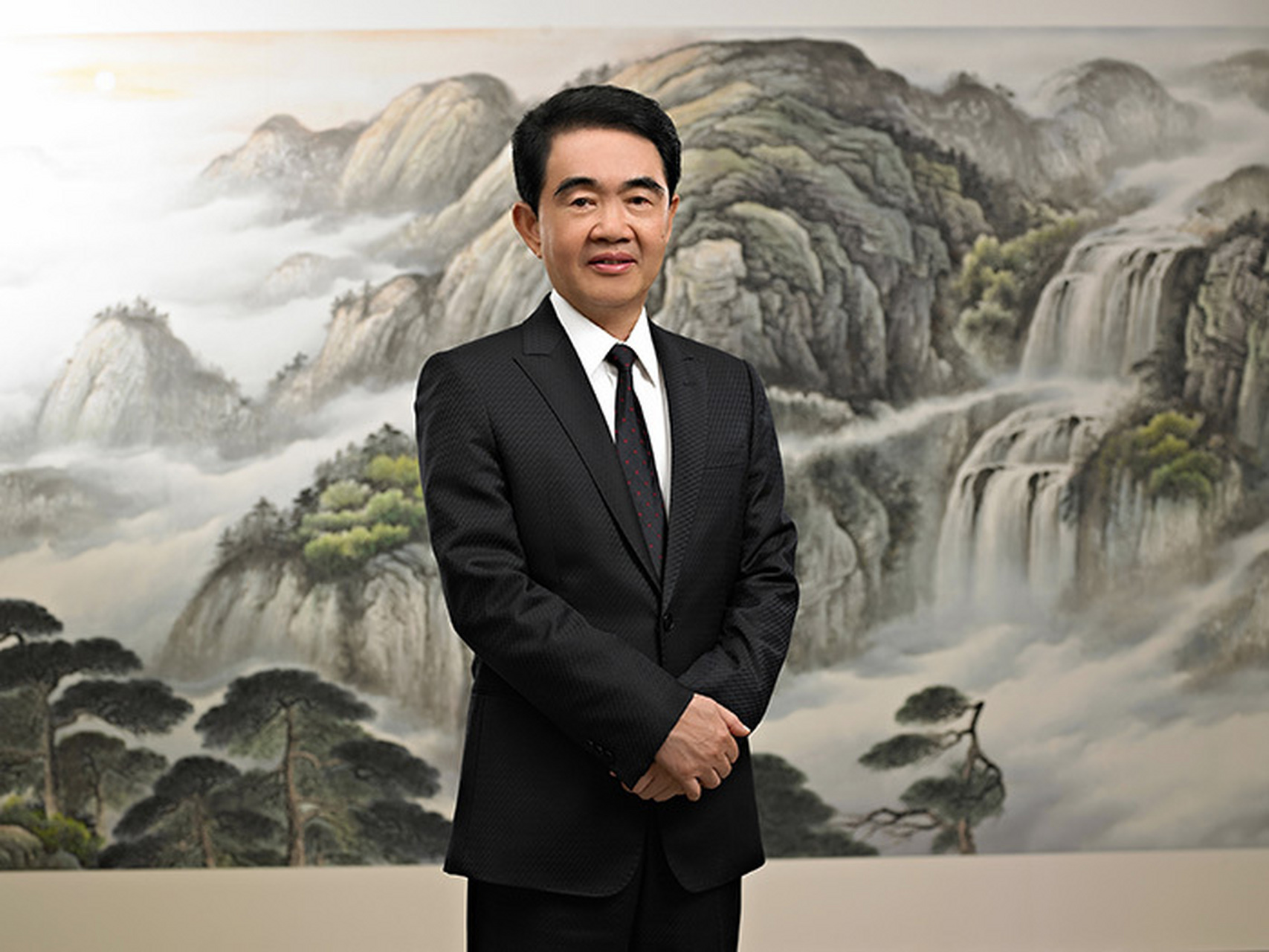 深圳海雅集团董事长涂辉龙,广东汕尾陆河人,深圳著名的海雅百货就是其