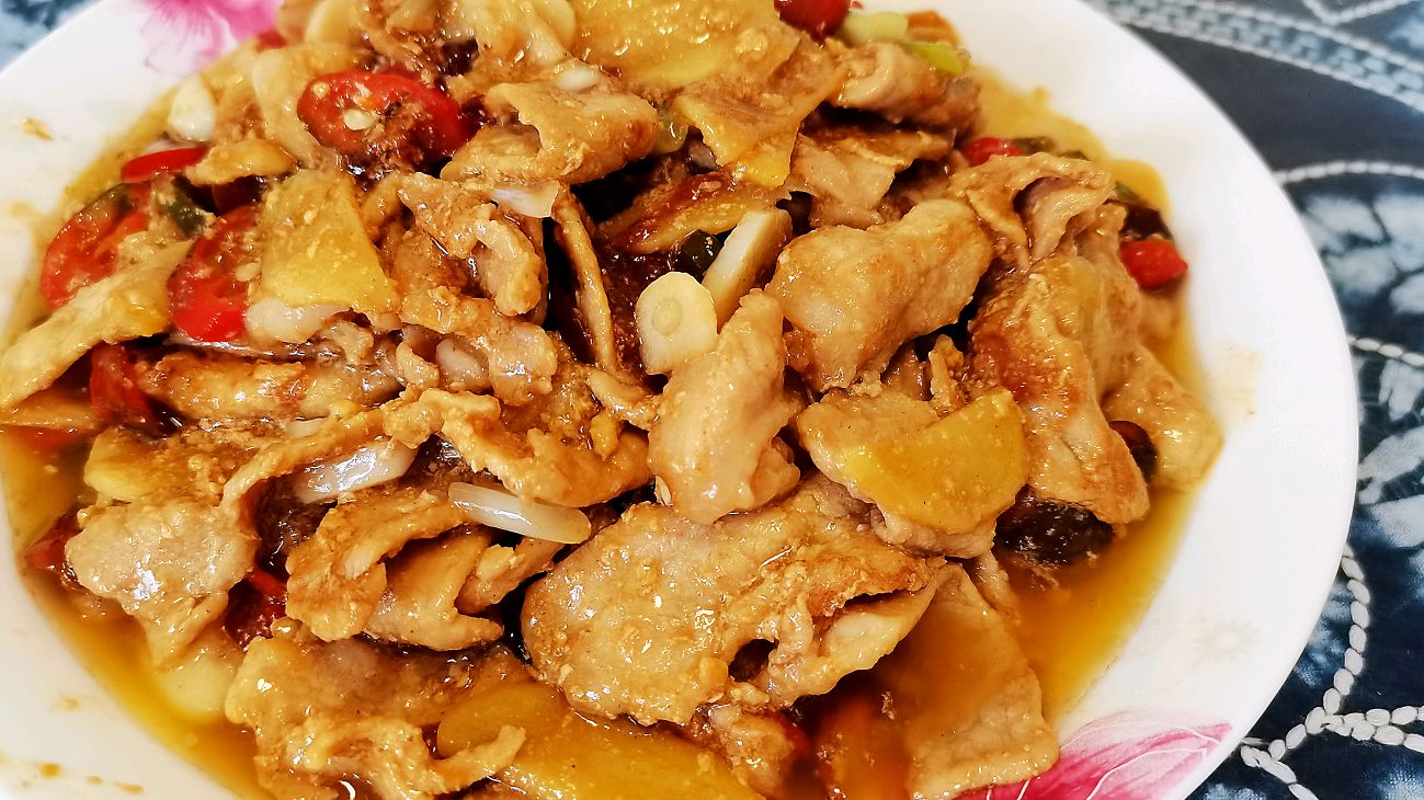 “小炒肉”在家也能做出外面的味道,用它腌肉口感滑嫩,吃太饱了