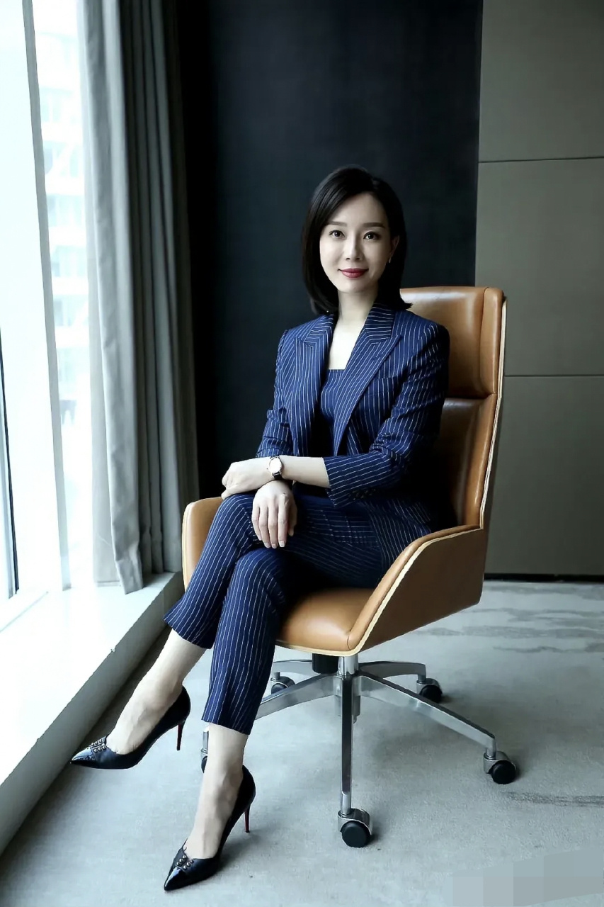 陈数给人一种清新淡雅的感觉.