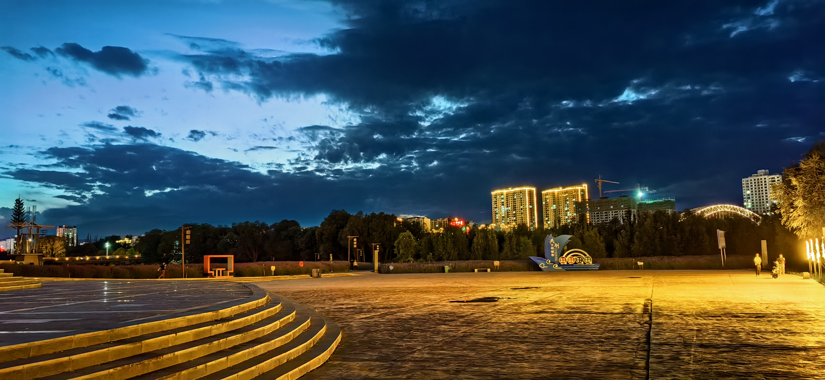 甘肃临夏永靖县的夜色撩人