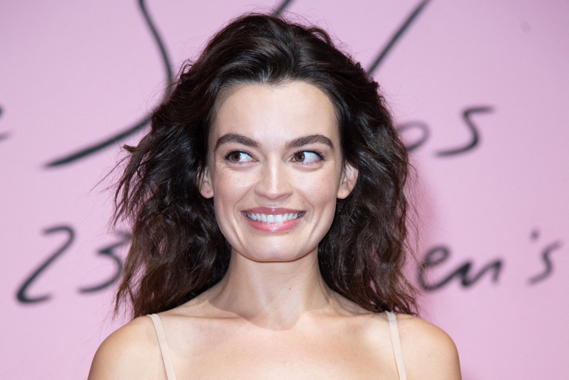 科伦斯韦特和艾玛·麦基在试映中配对.