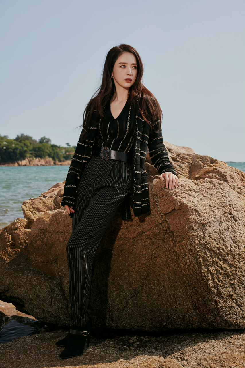 美女# 女神董璇品牌代言,气质与颜值拉满.