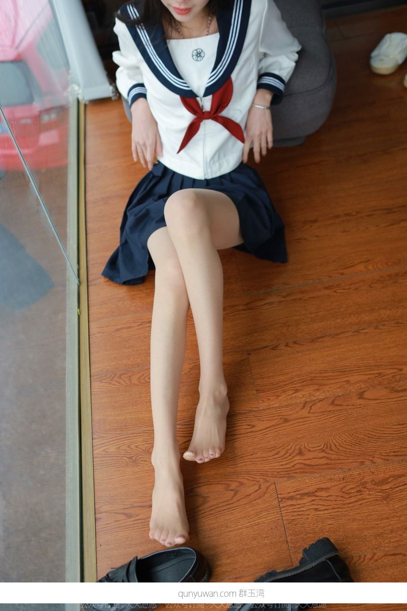 [IESS异思趣向] 2022.3.3 丝享家 1018：团团《可爱JK装》[82P/97MB]