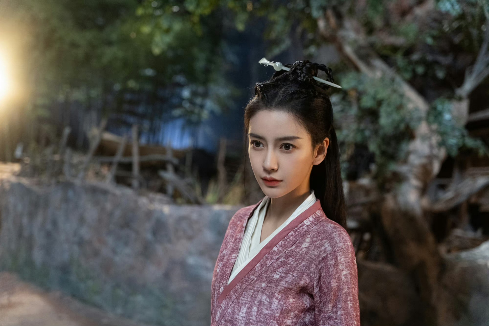 怎么感觉angelababy的古装演技表情都是一样?