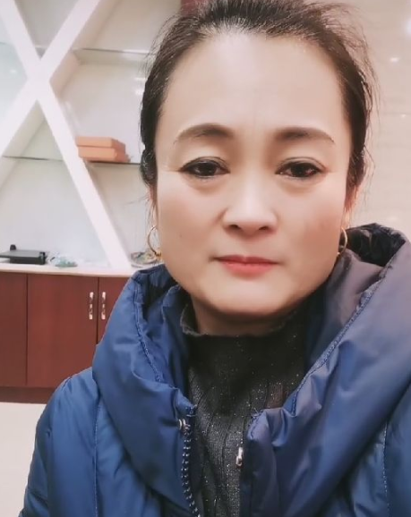 母女想靠賣慘身,陳亞男媽媽哭著喊冤,放話全網:有事衝我來