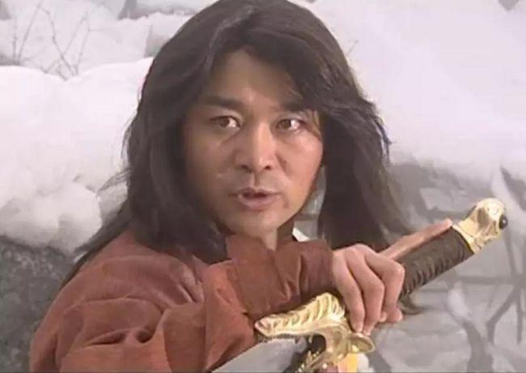 狄云觉得很奇怪:"为甚么会这样?就算是财迷心窍,也不该这么发疯?