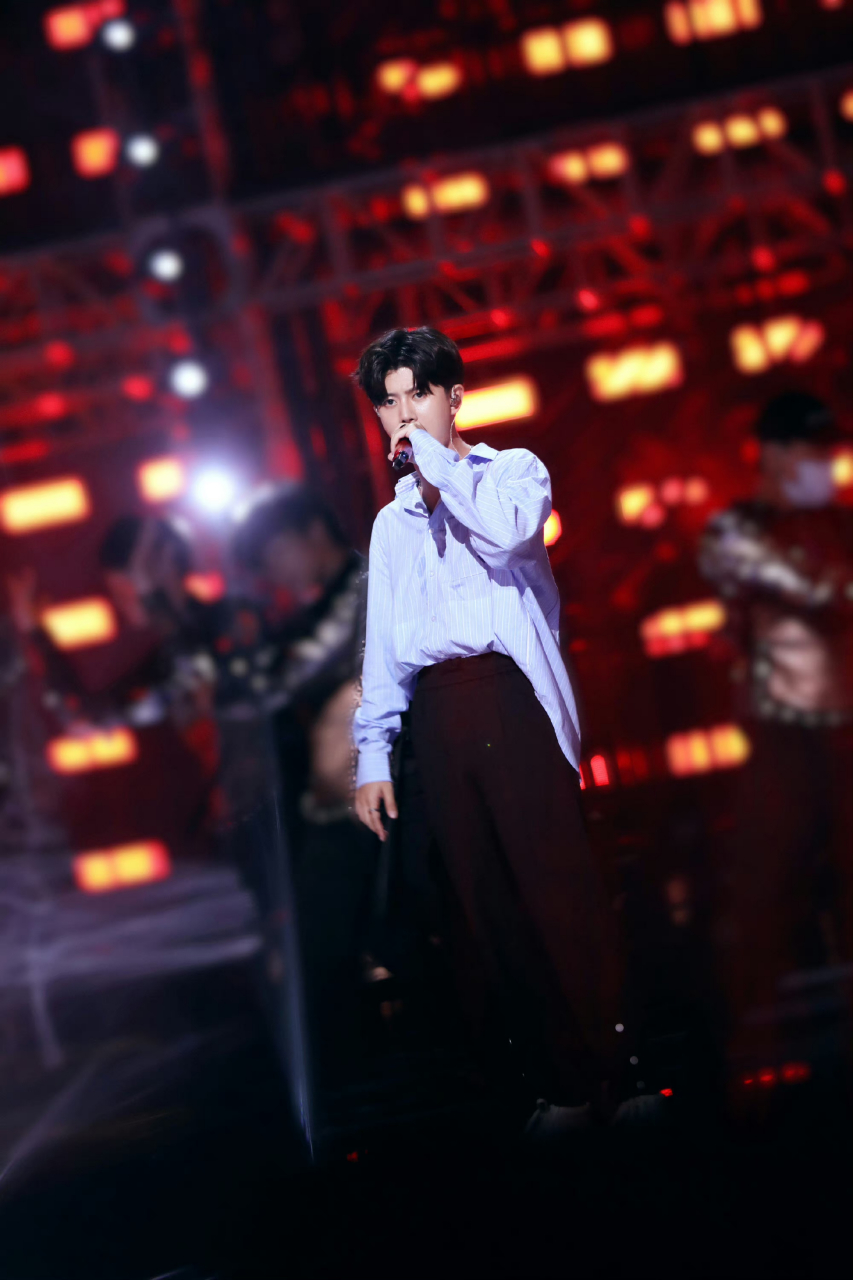 任嘉伦# 一直在期待和幻想红海之约到来的样子