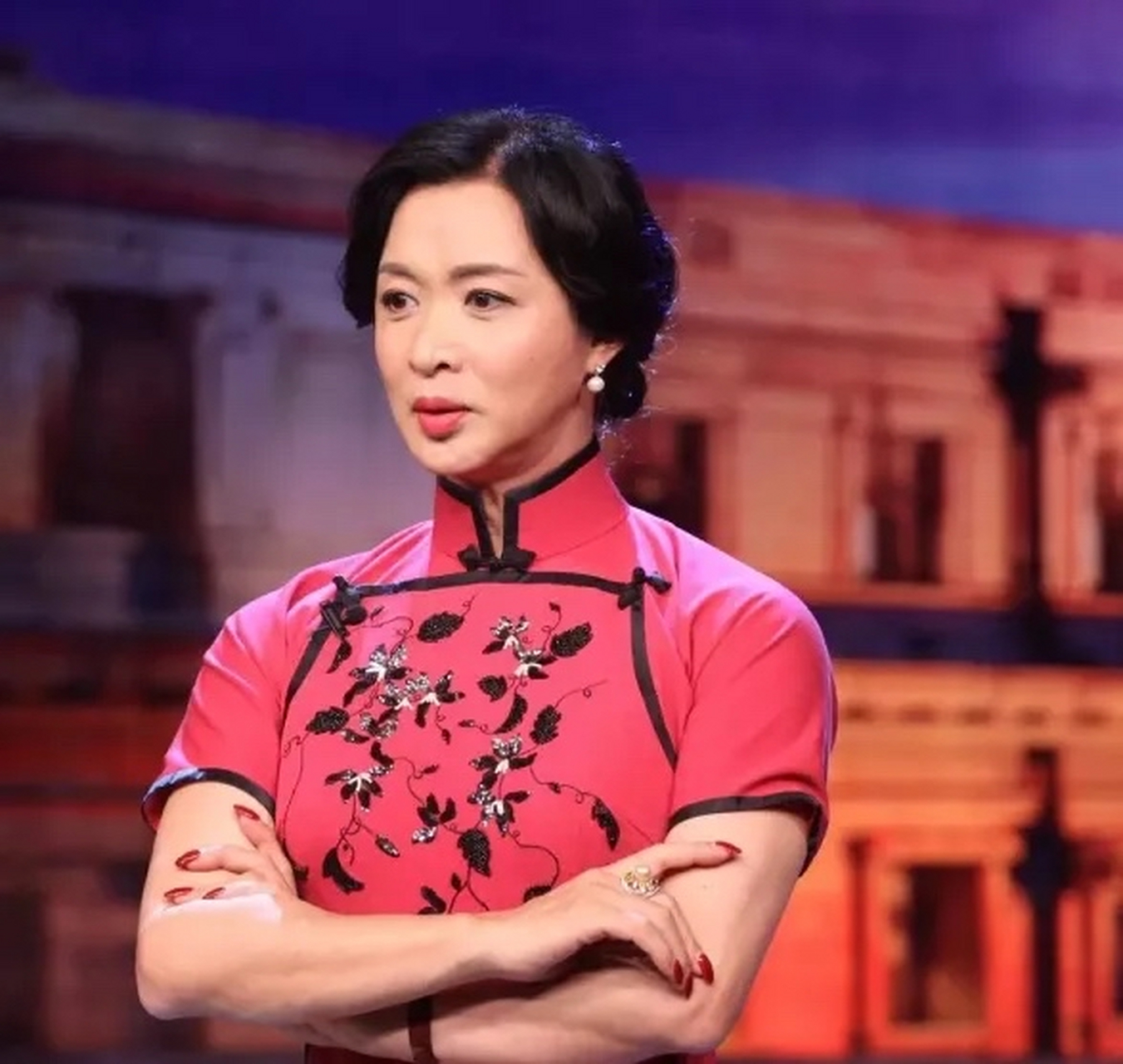 《冬荫功》筹拍,里面有一个变性老大玫瑰夫人角色,导演想让金星来演