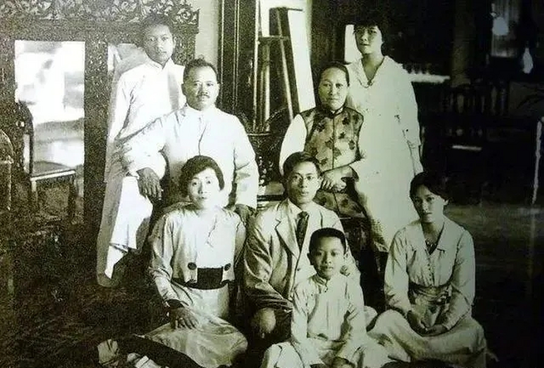 宋氏三姐妹的父亲宋嘉树将自己的3子3女都送到了国外留学.