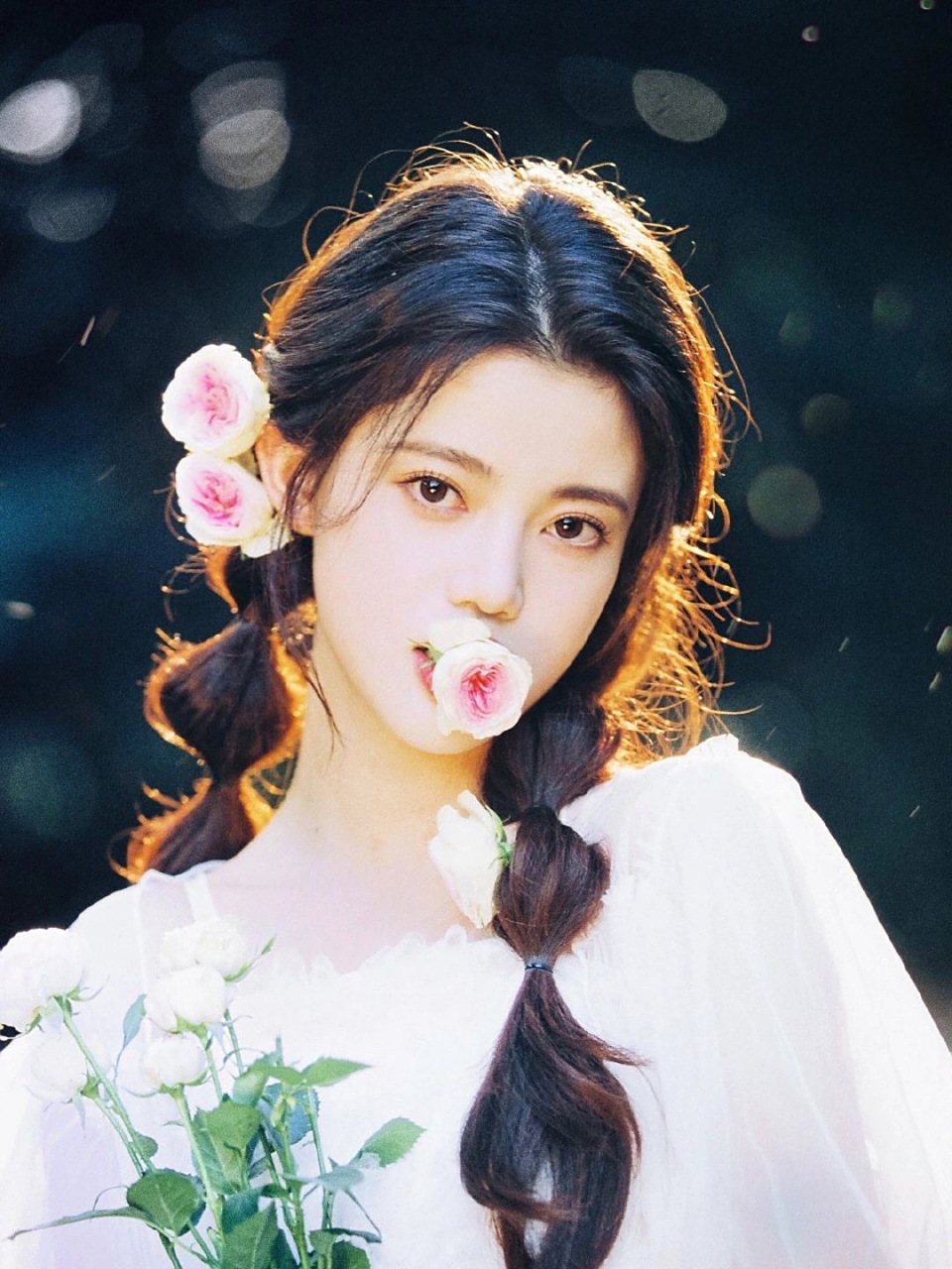 孙珍妮,2000年5月5日出生于上海市,中国内地女歌手,演员.