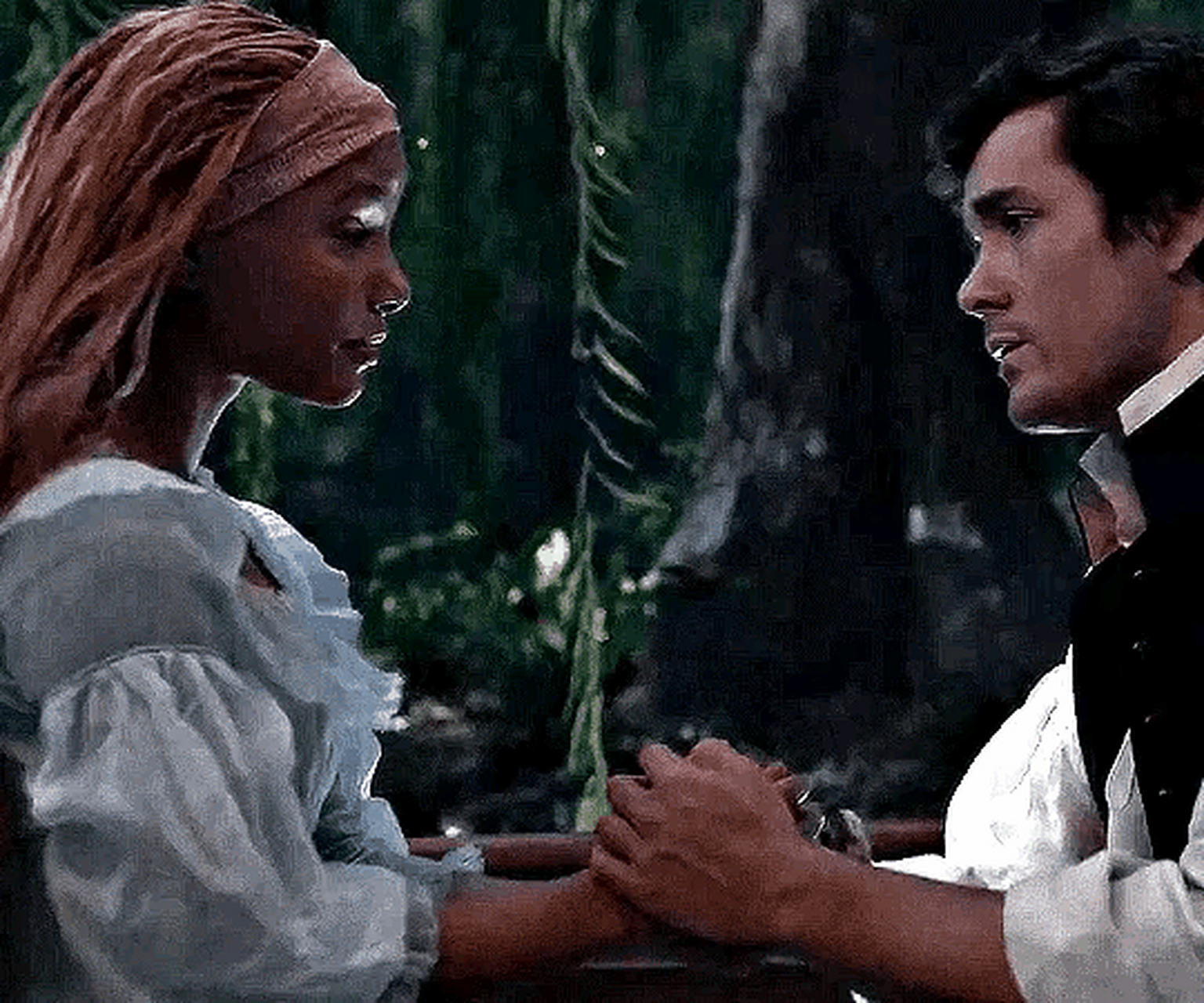 反派是漂亮的白人,女主是丑丑的黑人,就迪士尼这做法,黑人确定是为