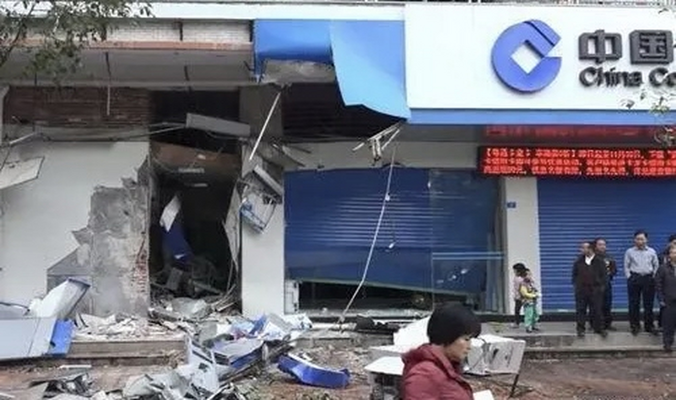 8月13日,山东潍坊高密市的一起门店爆炸事故,让当地居民陷入了震惊之