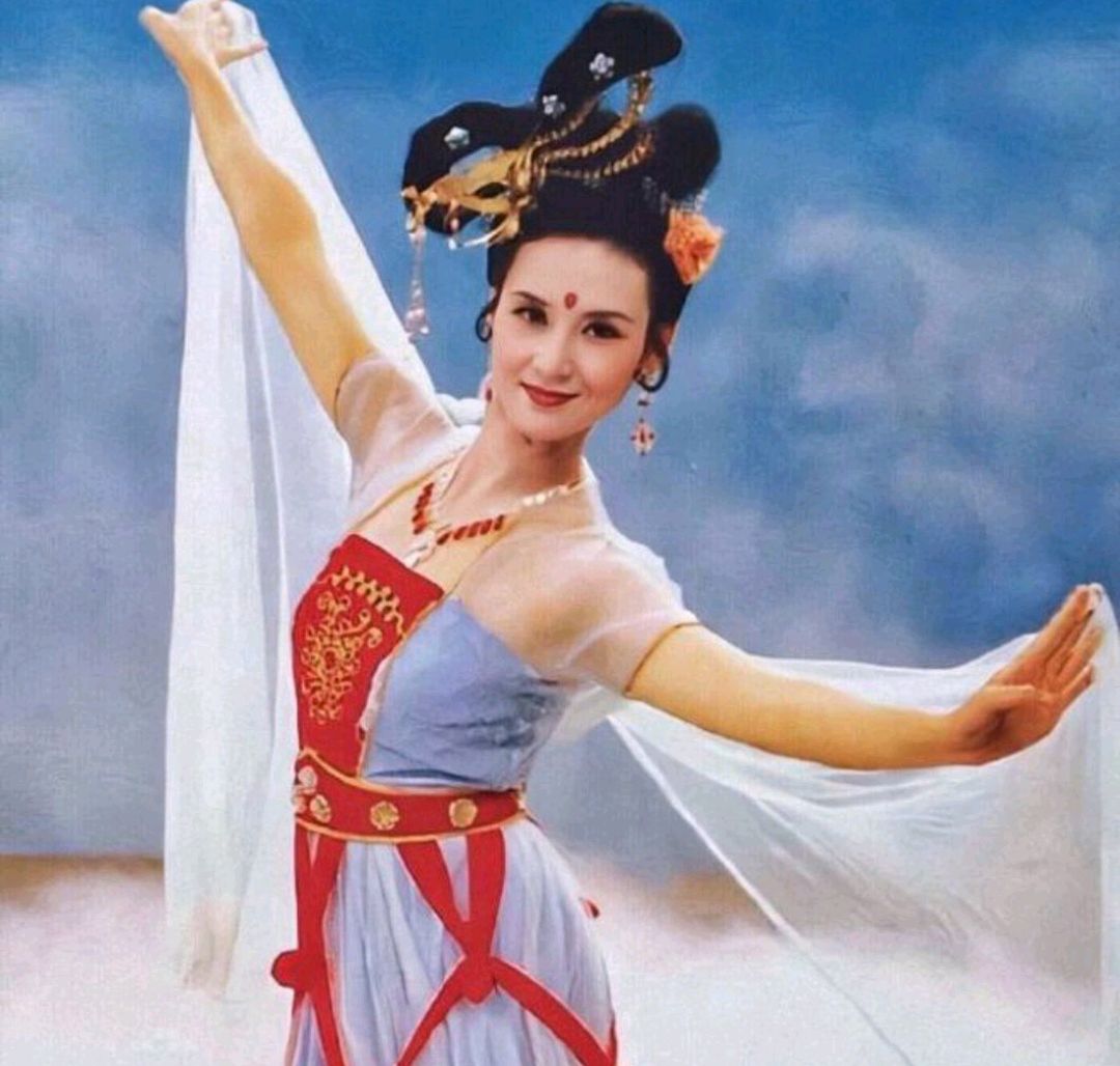 天蓬元帅醉酒广寒宫内戏嫦娥,猪八戒痴情高老庄里思翠兰