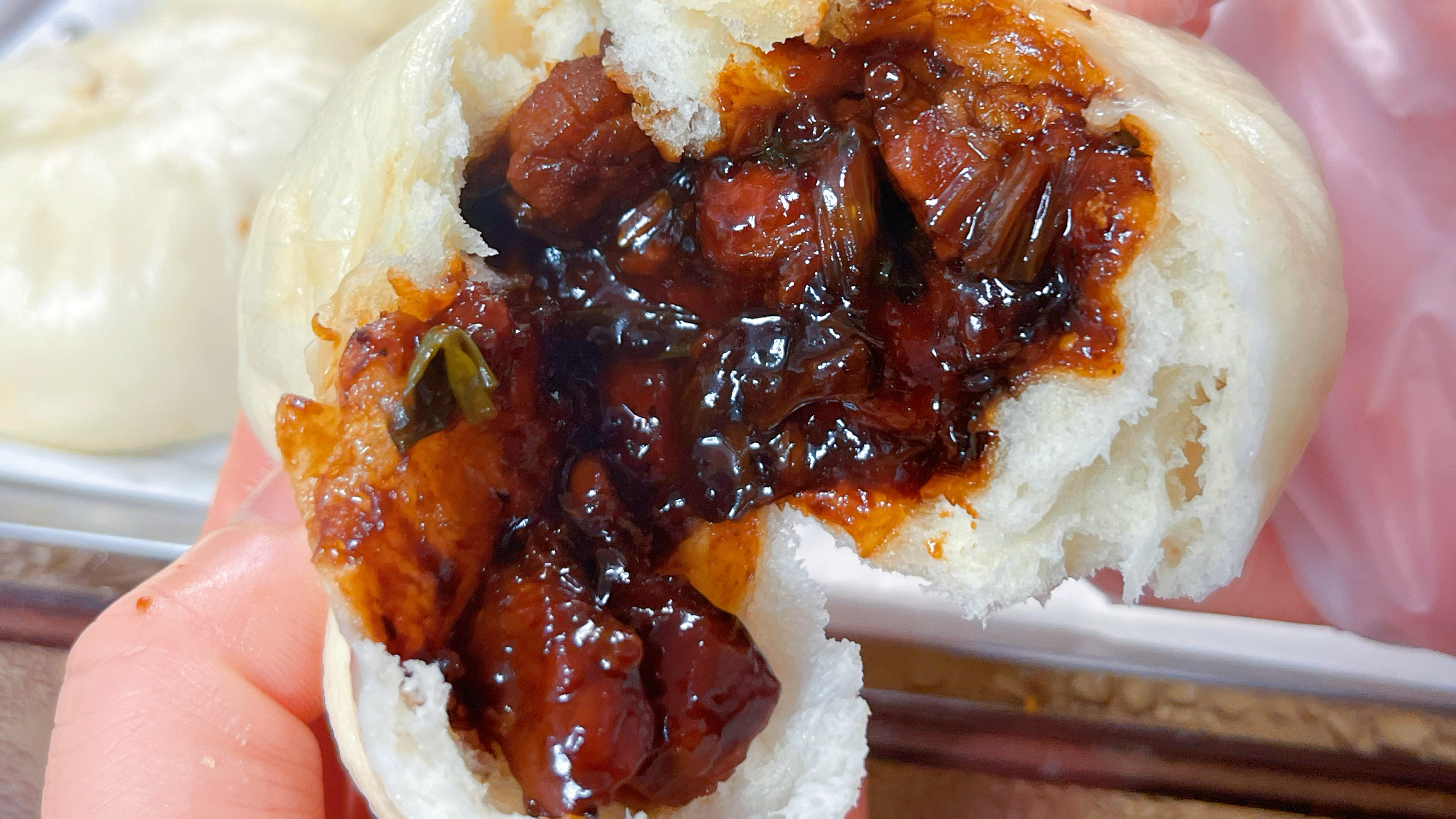 百吃不腻的酱肉包配方分享，蓬松柔软凉了也不硬，馅料酱香浓郁！