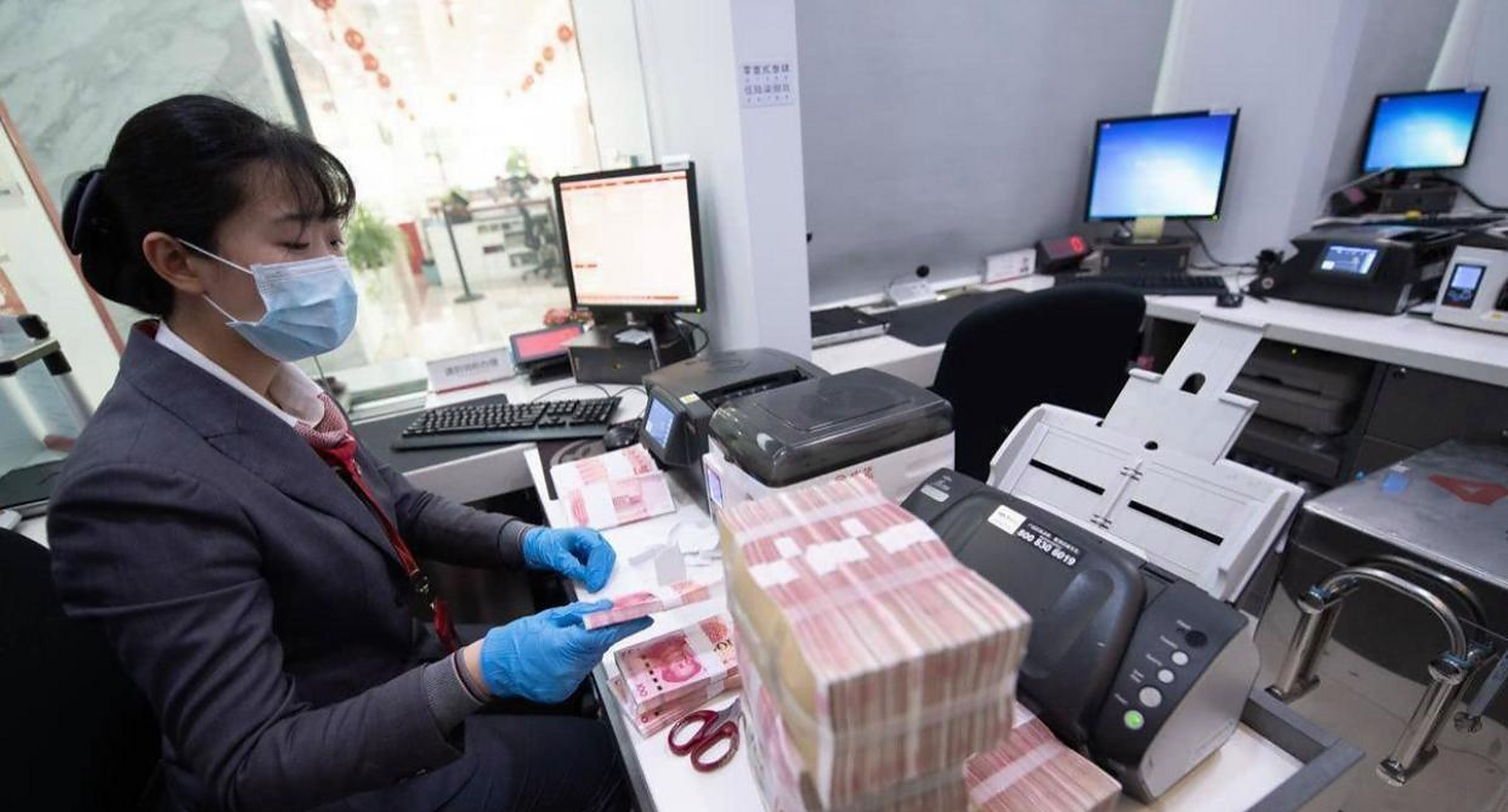 4月13日,浙江某银行一客户经理求助一档电视节目,希望能寻到这笔钱的