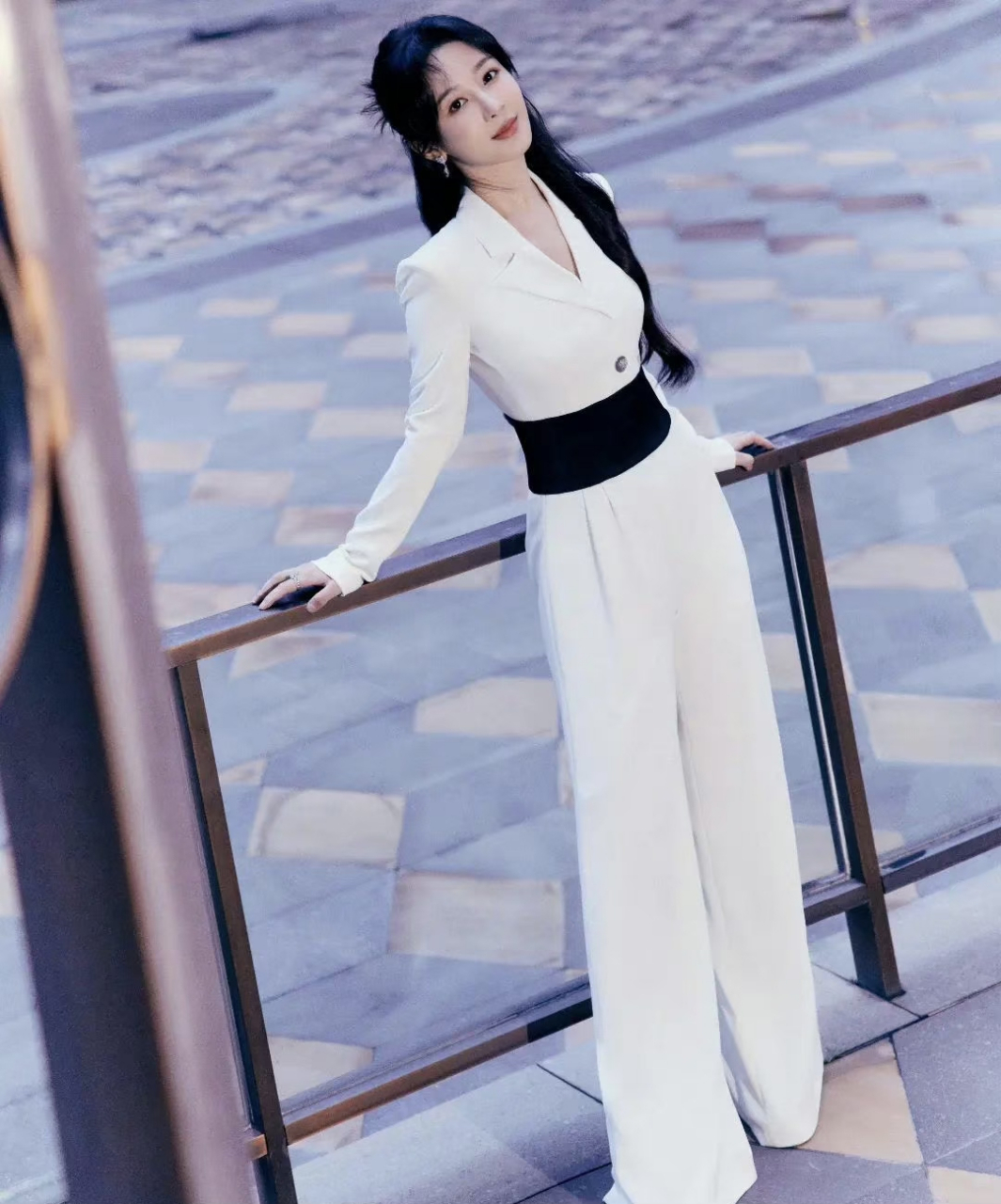白色连体裤,温柔又甜美! #杨紫