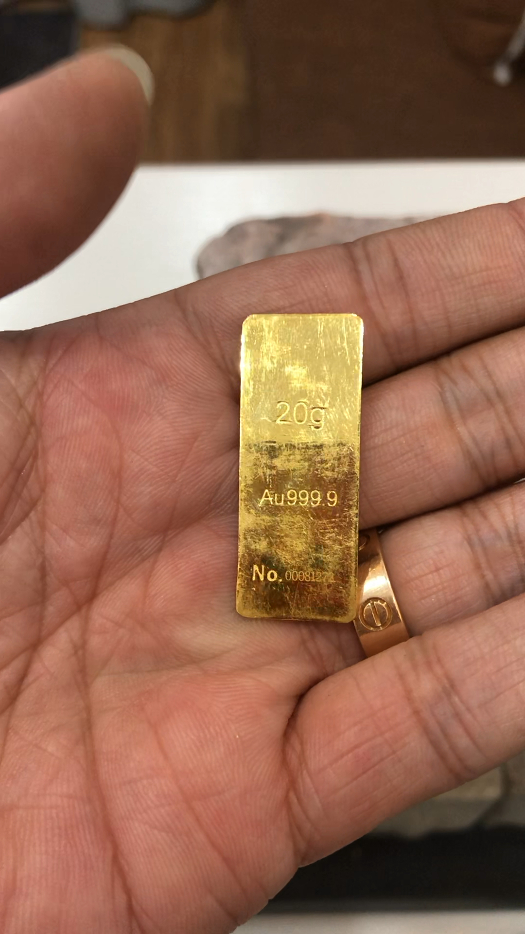 客户拿过来的一根20克金条