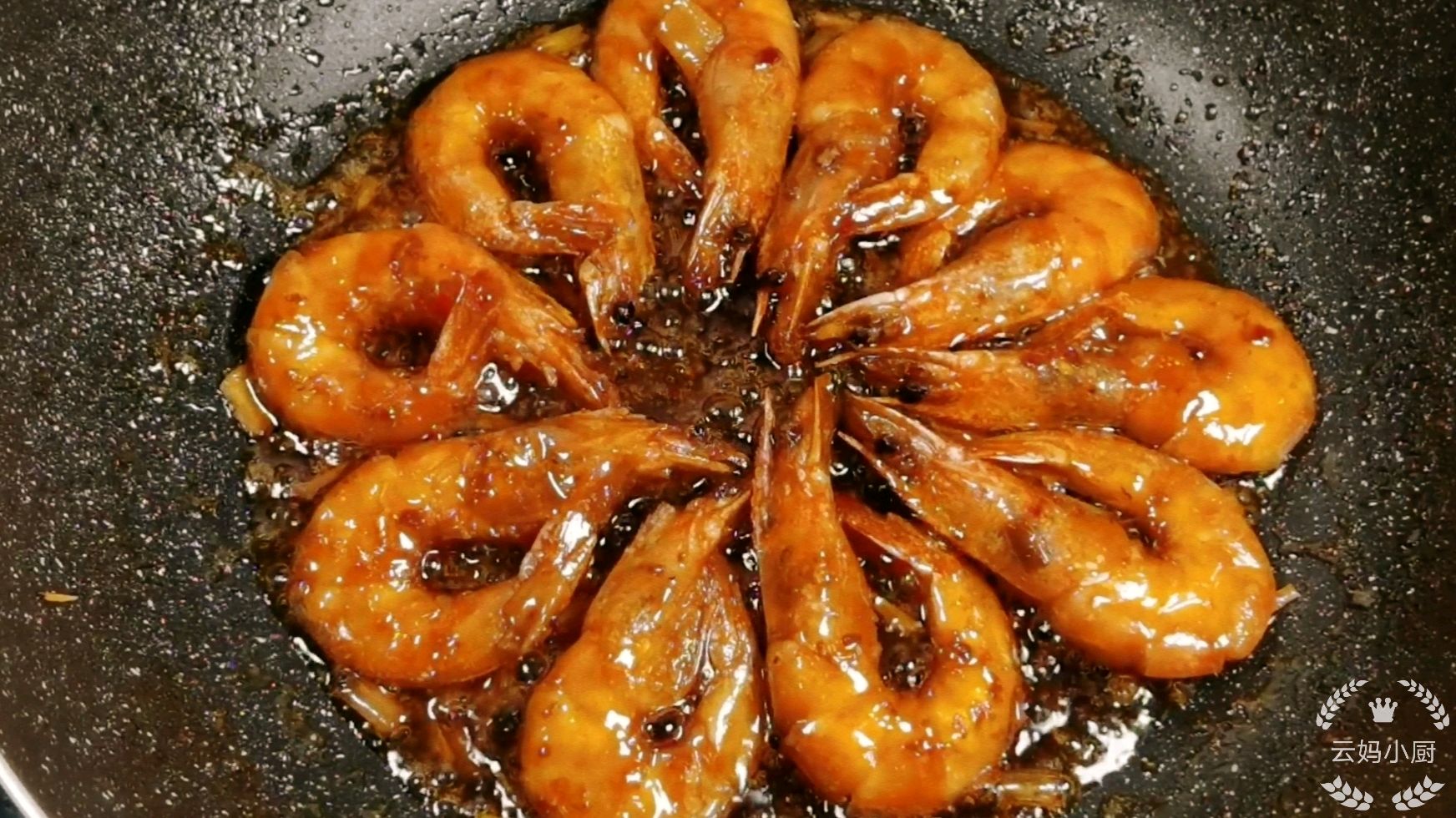 油焖大虾的正宗做法,窍门全在毫无保留,一定要收藏!