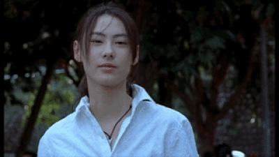 21岁未婚先孕,坐拥上亿身家,退圈10年的梁洛施现在怎么样了?