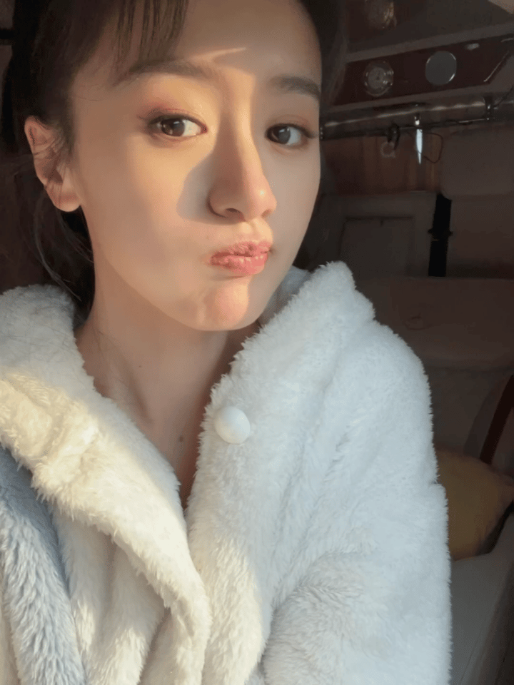 袁冰妍自拍live图,颜值"逆天",不过拍照技术却"一言难尽"!